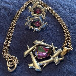 Sarah Coventry modern watermelon stone necklace - earring set.